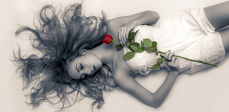 Femeile iubesc florile